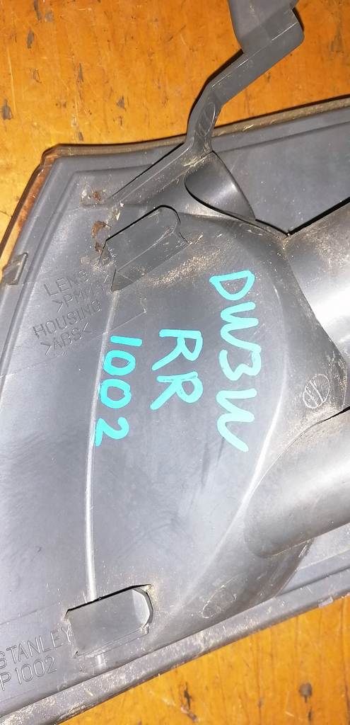 DEMIO DW3W ГАБАРИТ ПРАВЫЙ 1002 Mazda Demio 1