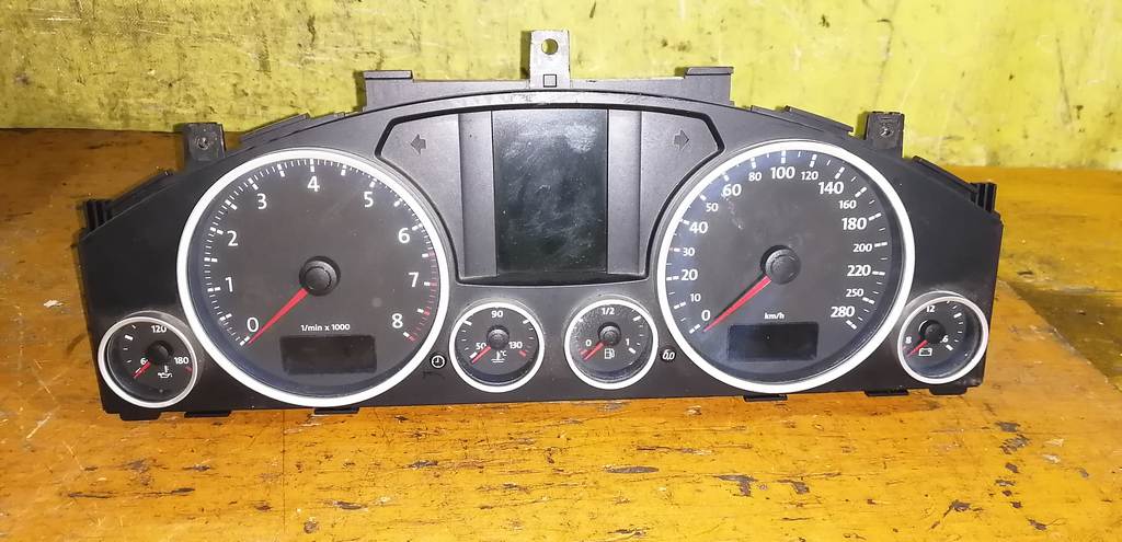 щиток приборов Volkswagen Touareg 0