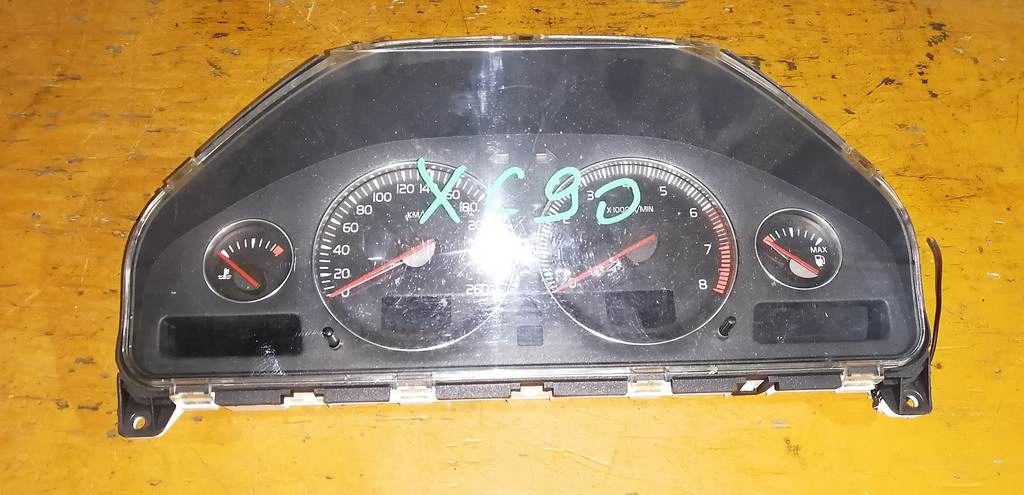 щиток приборов Volvo XC90 0