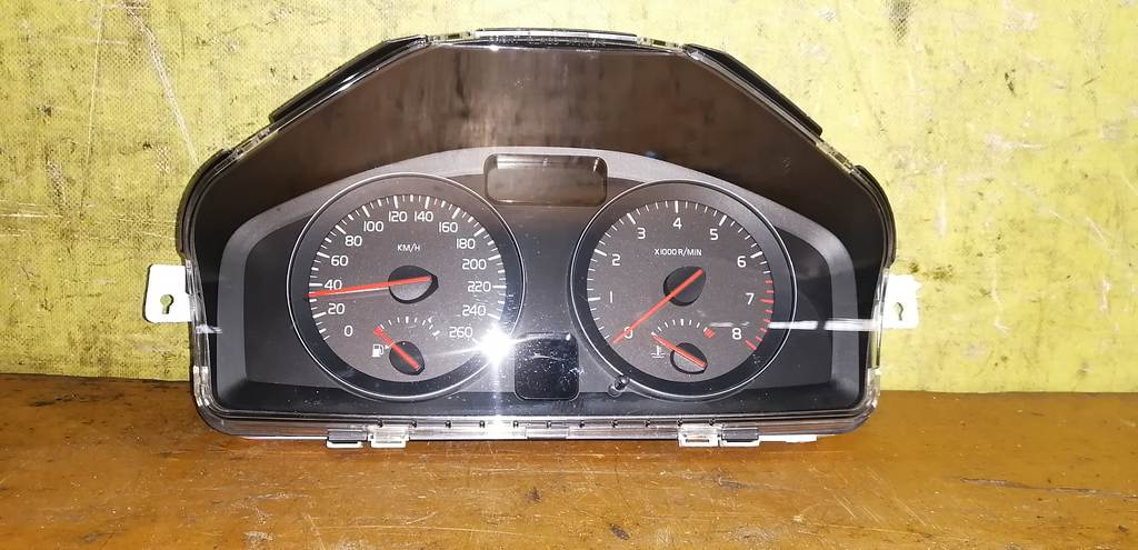 щиток приборов Volvo S40 0