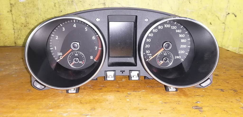 щиток приборов Volkswagen Golf 0