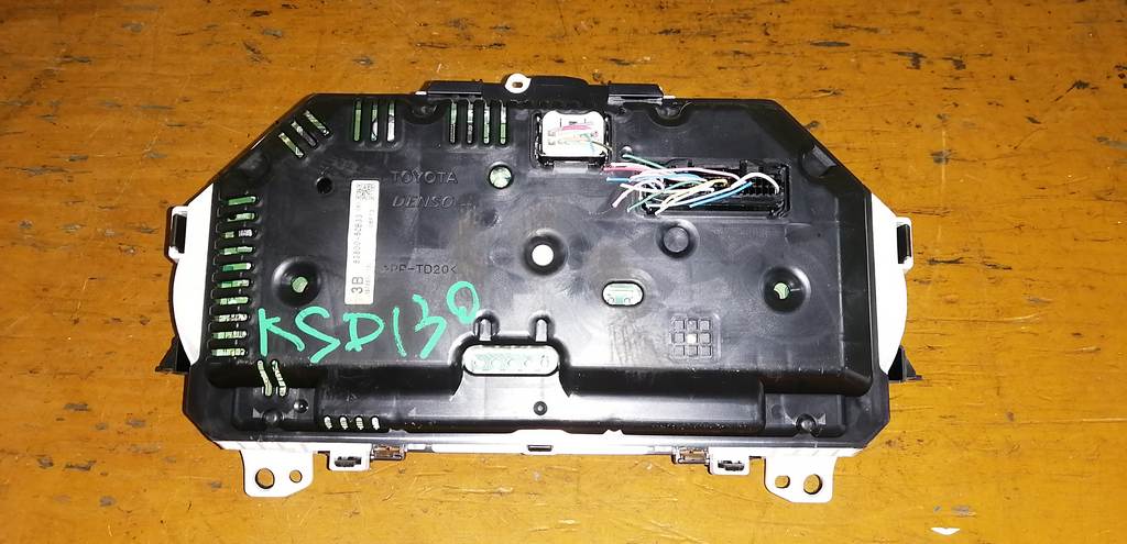 Салон Toyota Vitz 2