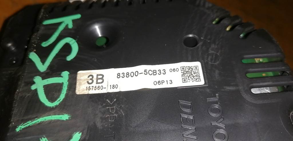 щиток приборов Toyota Vitz 3