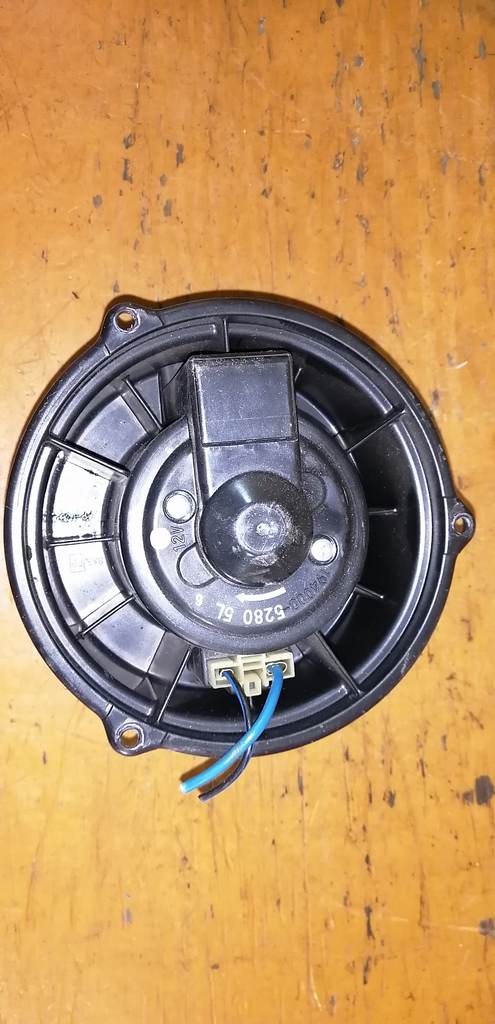 COLT Z21A МОТОР ПЕЧКИ Mitsubishi Colt 1