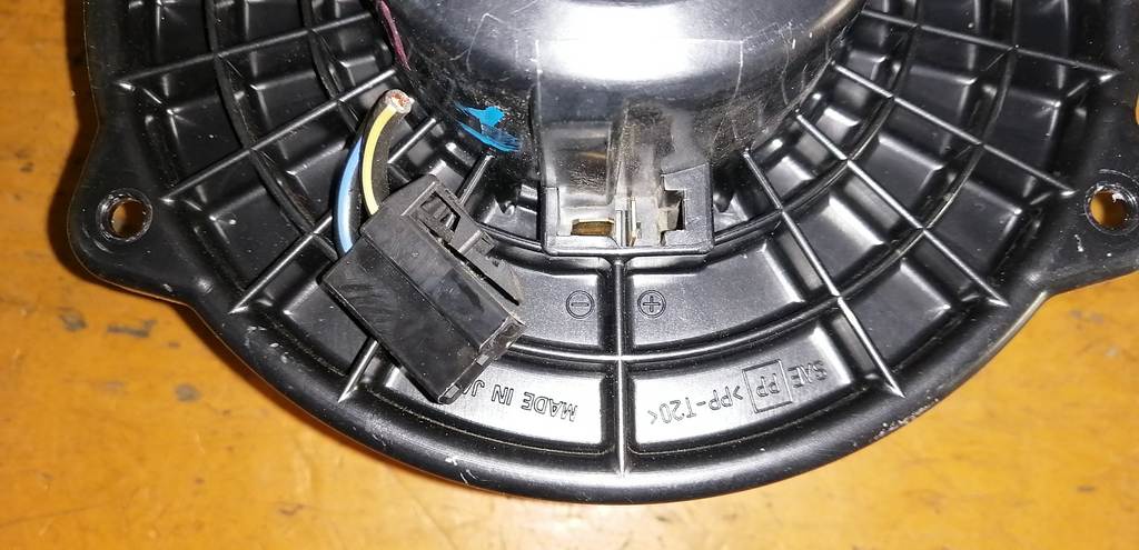 мотор печки Mazda Demio 3