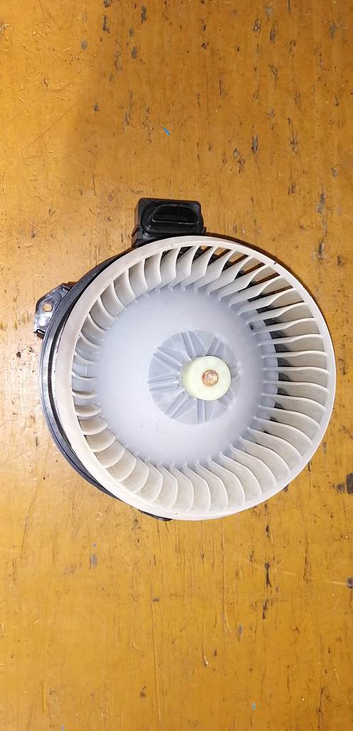 мотор печки Toyota Vitz 3