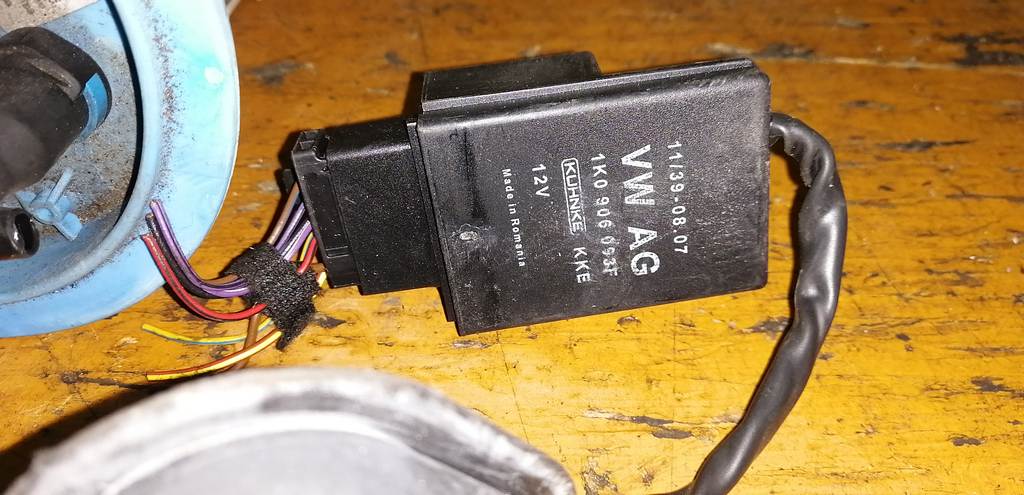 бензонасос Volkswagen Golf 3