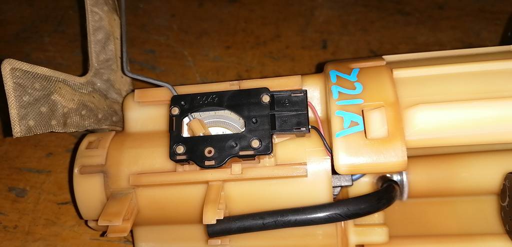 COLT Z21A БЕНЗОНАСОС Mitsubishi Colt 1