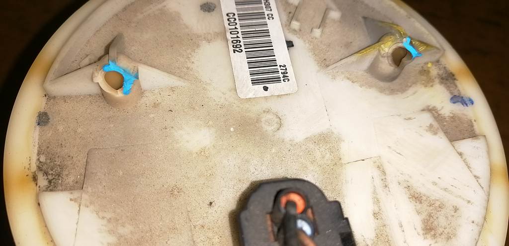 DEMIO DY3W БЕНЗОНАСОС 1, ДЕФЕКТ КРЫШКИ Mazda Demio 4