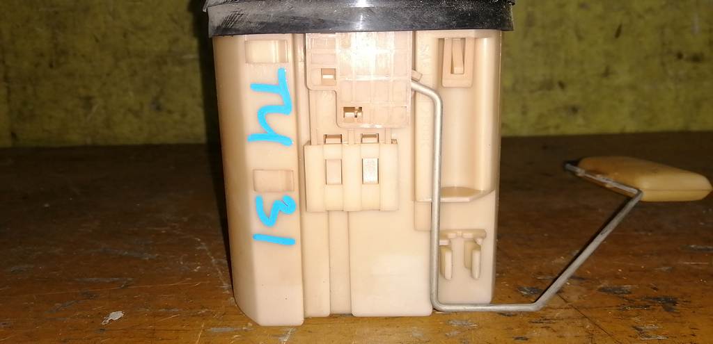 PRESAGE TU31 БЕНЗОНАСОС Nissan Presage 1