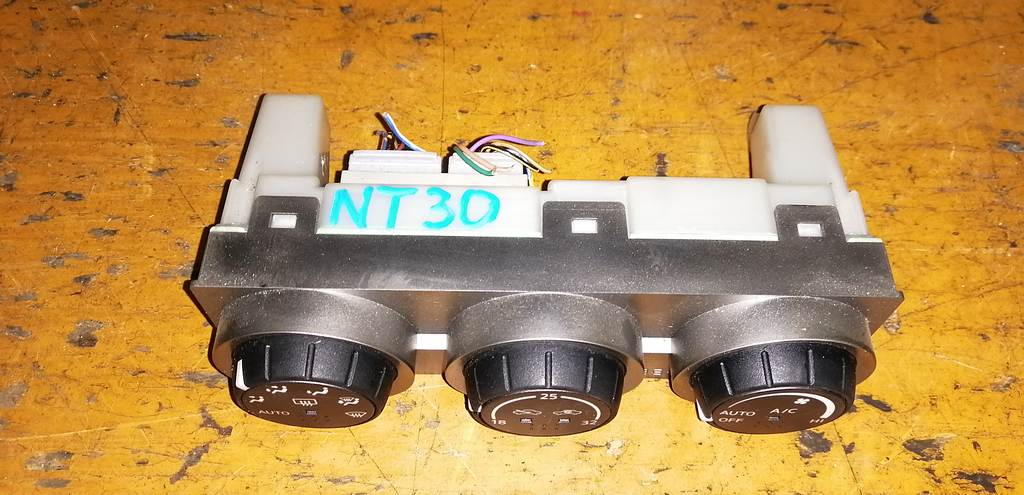 X-TRAIL NT30 КЛИМАТ-КОНТРОЛЬ 27500 EQ000 Nissan X-Trail 1