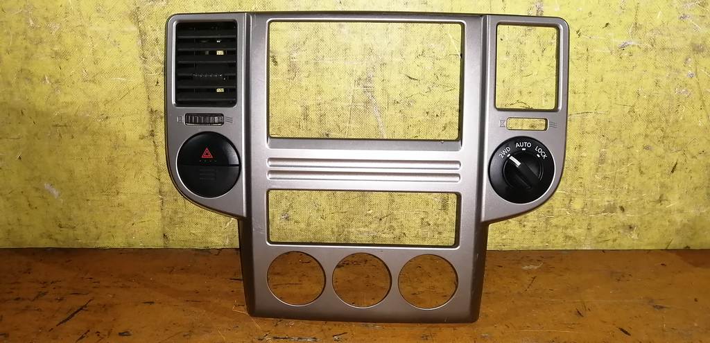 консоль магнитофона Nissan X-Trail 0