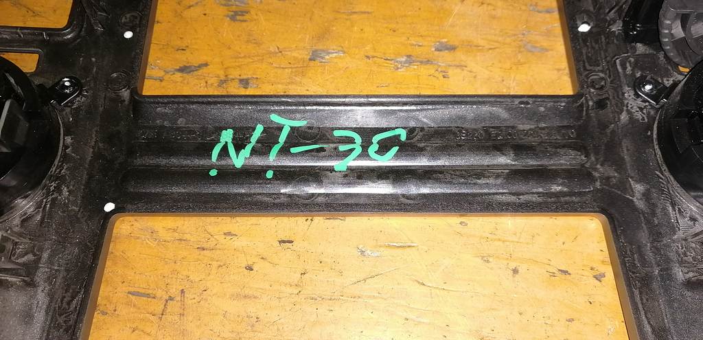 X-TRAIL NT30 КОНСОЛЬ МАГНИТОФОНА Nissan X-Trail 1