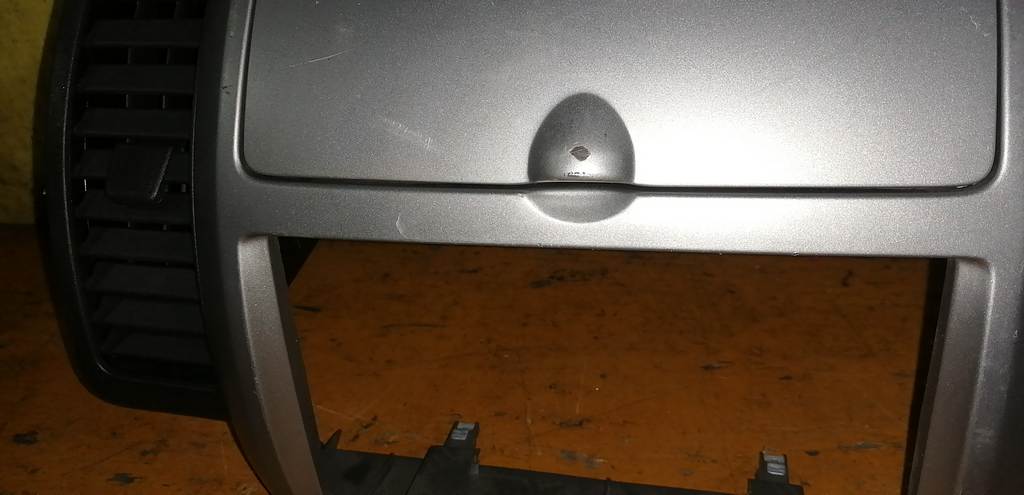 NOTE E11 КОНСОЛЬ МАГНИТОФОНА Nissan Note 1