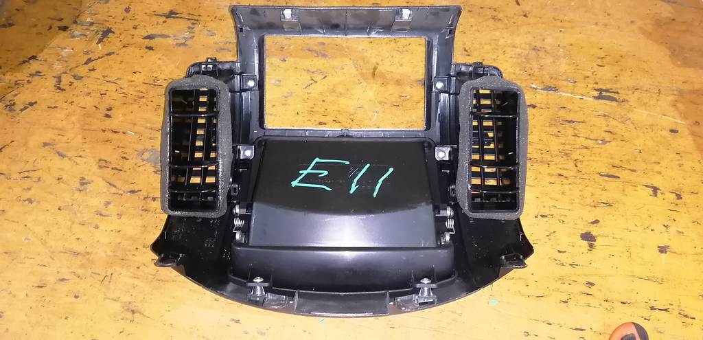 консоль магнитофона Nissan Note 3