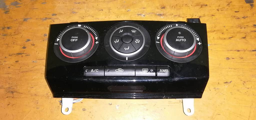климат-контроль Mazda Axela 0