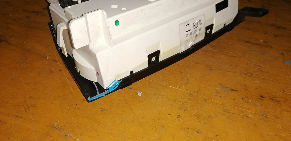 AXELA BK5P КЛИМАТ-КОНТРОЛЬ, дефект Mazda Axela 1