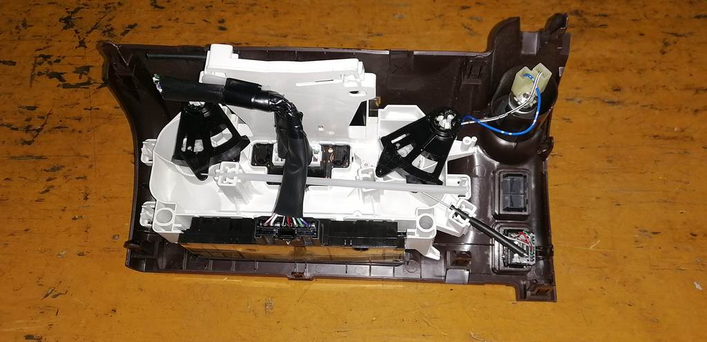 климат-контроль Toyota Passo 3