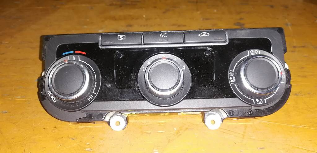 климат-контроль Volkswagen Golf 0