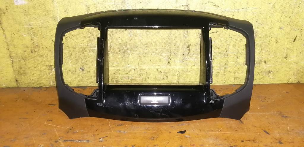 консоль магнитофона Suzuki Solio 0