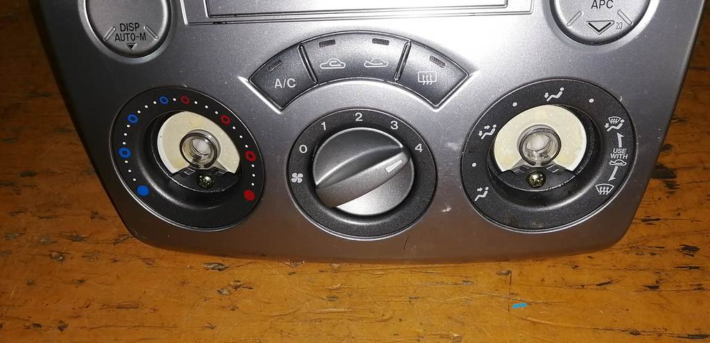 DEMIO DY3W КЛИМАТ-КОНТРОЛЬ, НЕТ 2-Х крутилок Mazda Demio 1