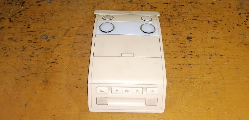 плафон салонный Volkswagen Touareg 0