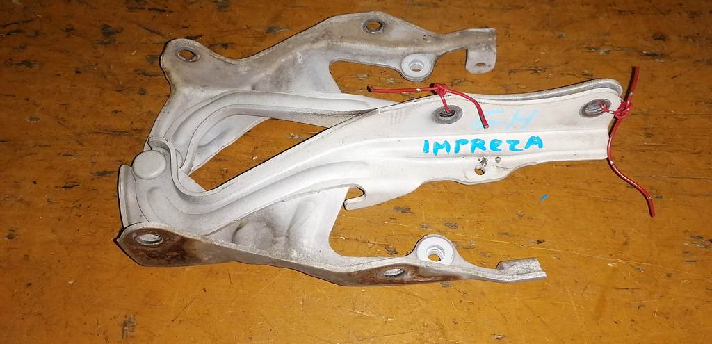 петля капота Subaru Impreza 0
