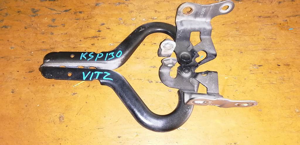 петля капота Toyota Vitz 0