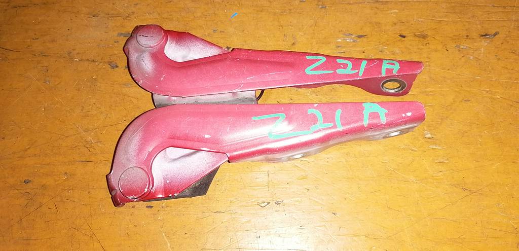 петля капота Mitsubishi Colt 0