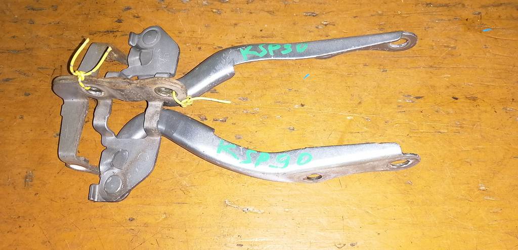 петля капота Toyota Vitz 0