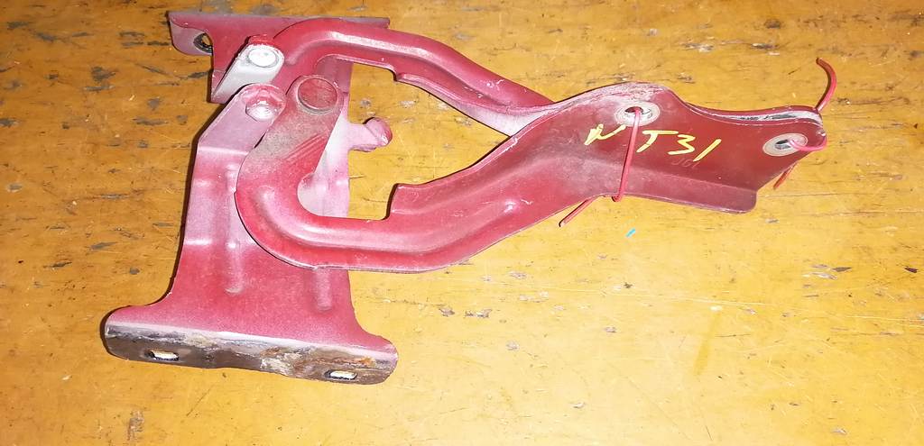 петля капота Nissan X-Trail 0