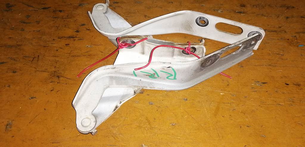 петля капота Honda Elysion 0