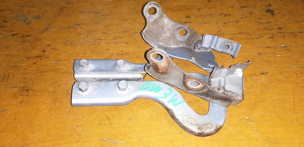 петля капота Mazda Demio 0