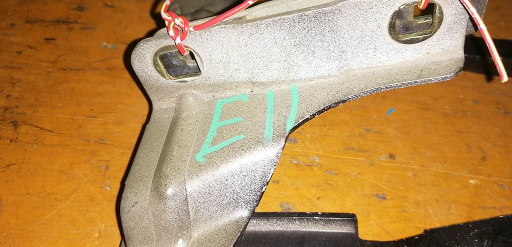 NOTE E11 ПЕТЛЯ КАПОТА (ПАРА) Nissan Note 1