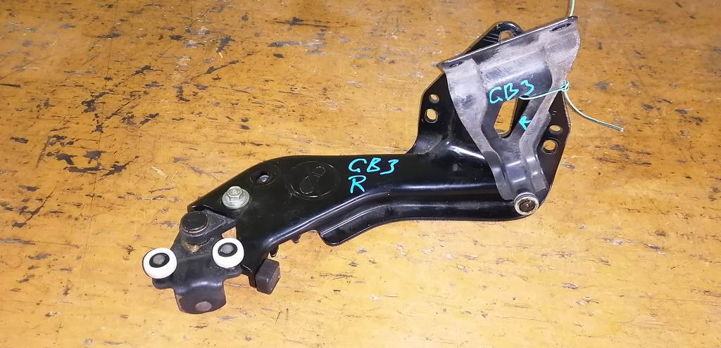 ролик двери Honda Freed Spike 0