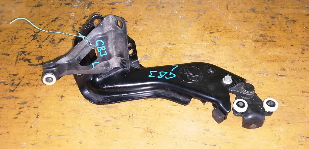 ролик двери Honda Freed Spike 0