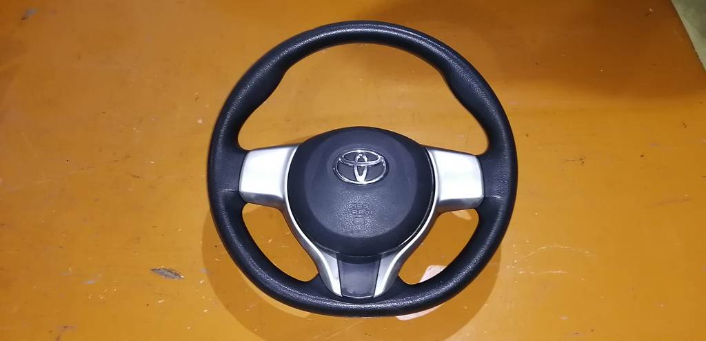 airbag водительский Toyota Vitz 0