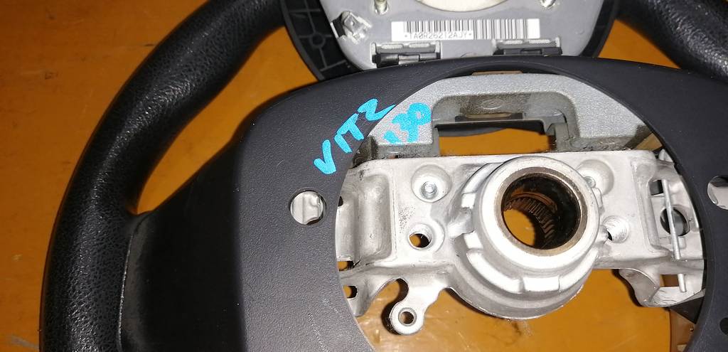 airbag водительский Toyota Vitz 3