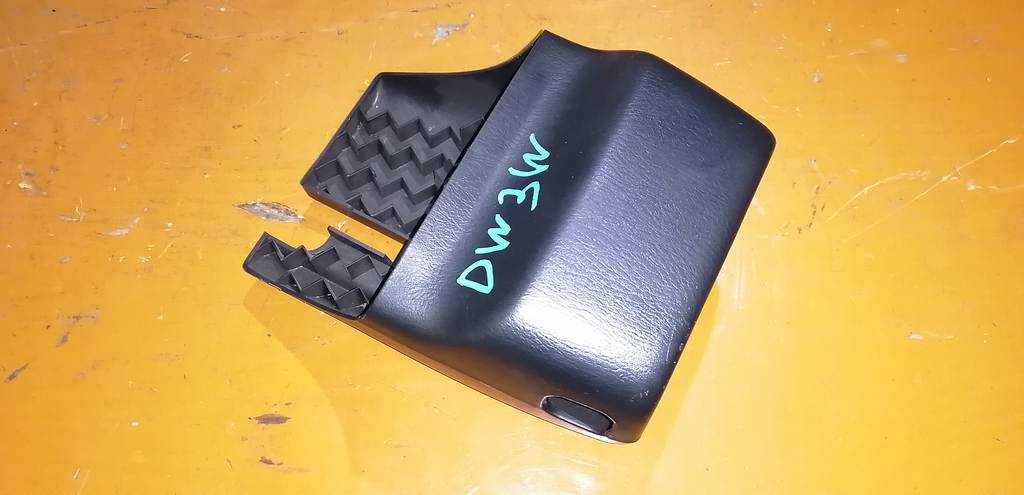 кожух рулевой колонки Mazda Demio 0