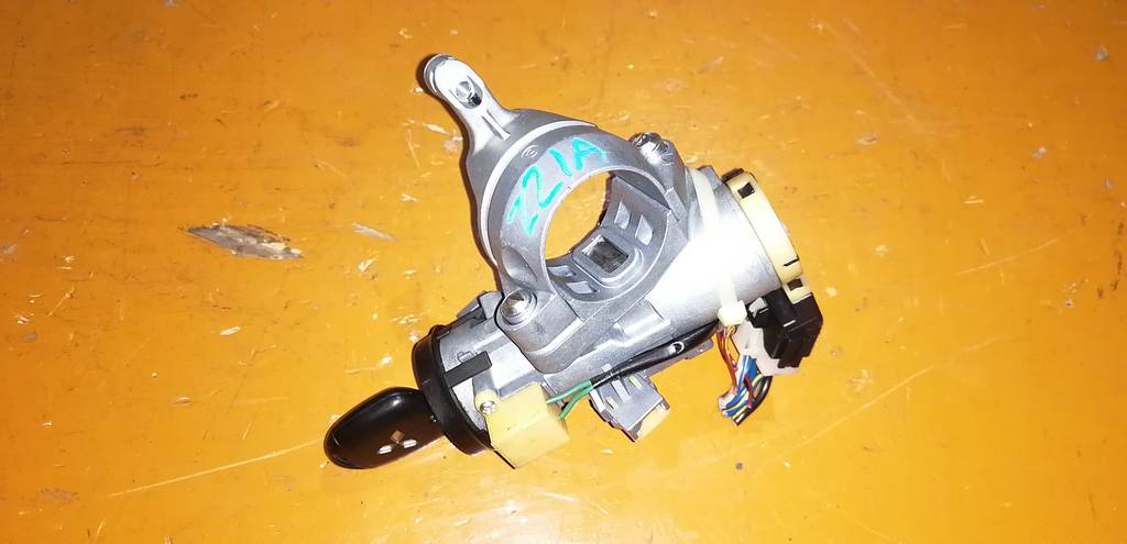 замок зажигания Mitsubishi Colt 0