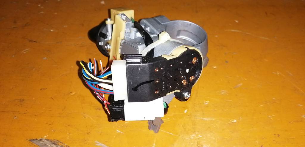 замок зажигания Mitsubishi Colt 3