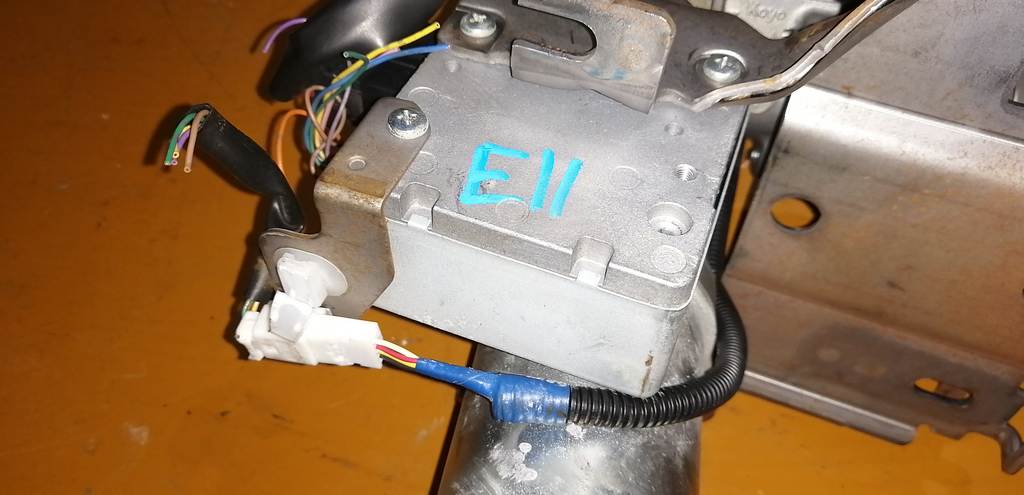 NOTE E11 РУЛЕВАЯ КОЛОНКА Nissan Note 1