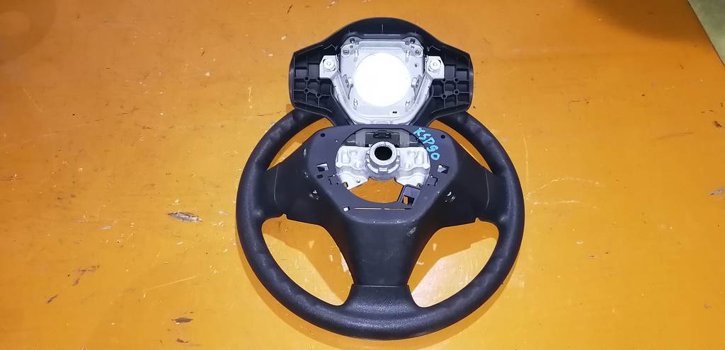 Салон Toyota Vitz 2