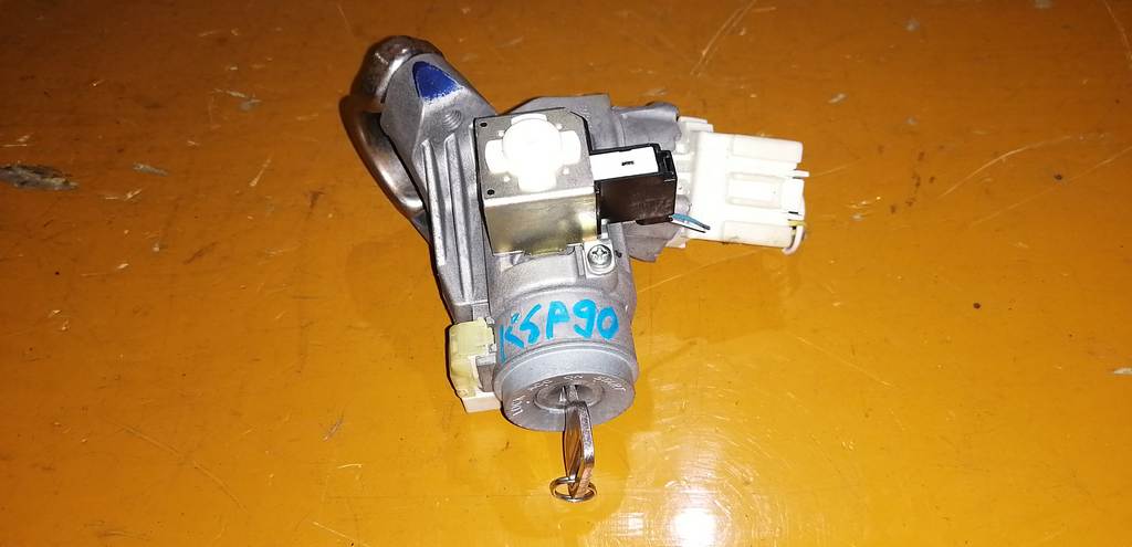 замок зажигания Toyota Vitz 0