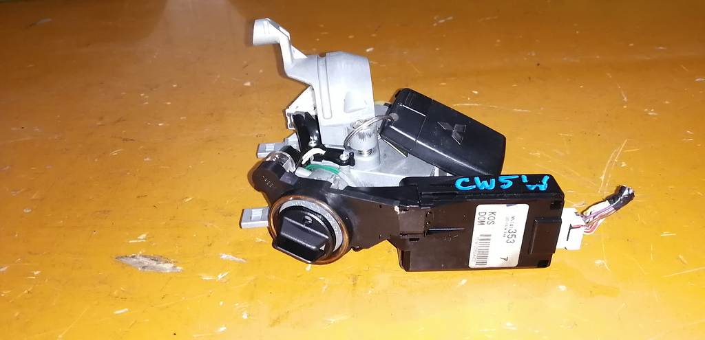 OUTLANDER CW5W ЗАМОК ЗАЖИГАНИЯ Mitsubishi Outlander 1