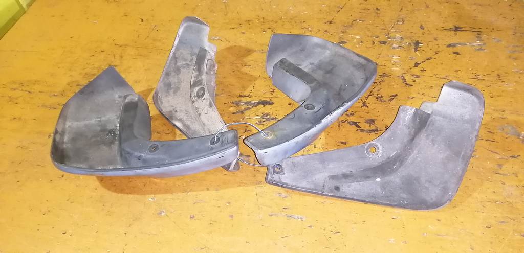 брызговик Mazda Demio 3