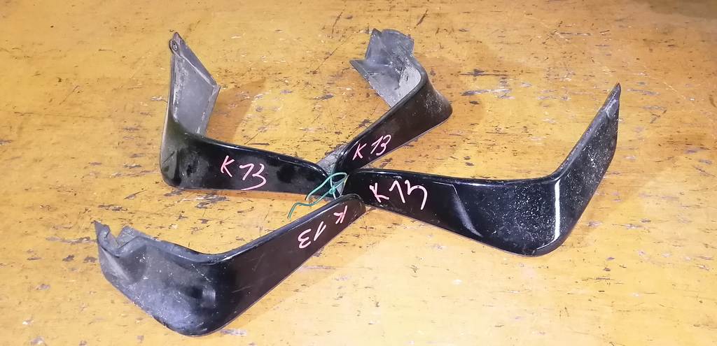 брызговик Nissan March 0