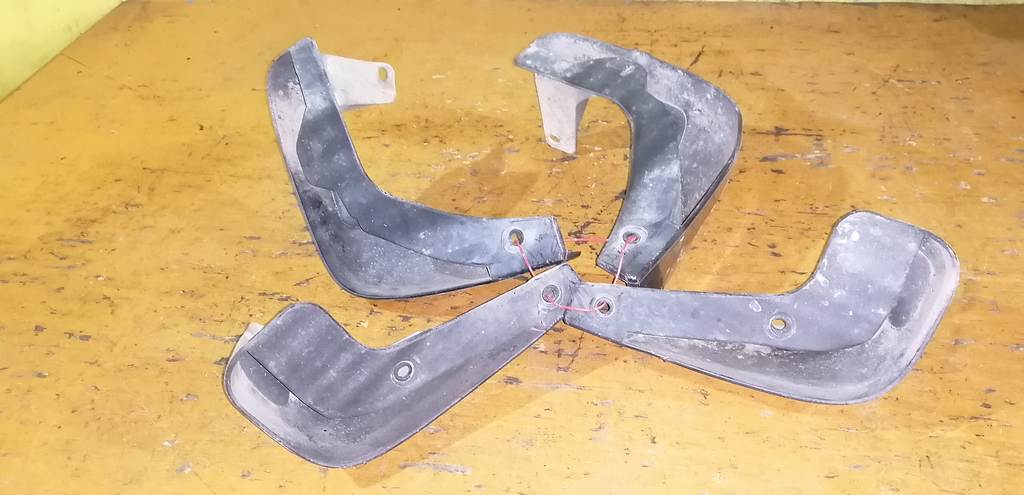 брызговик Nissan Presage 3