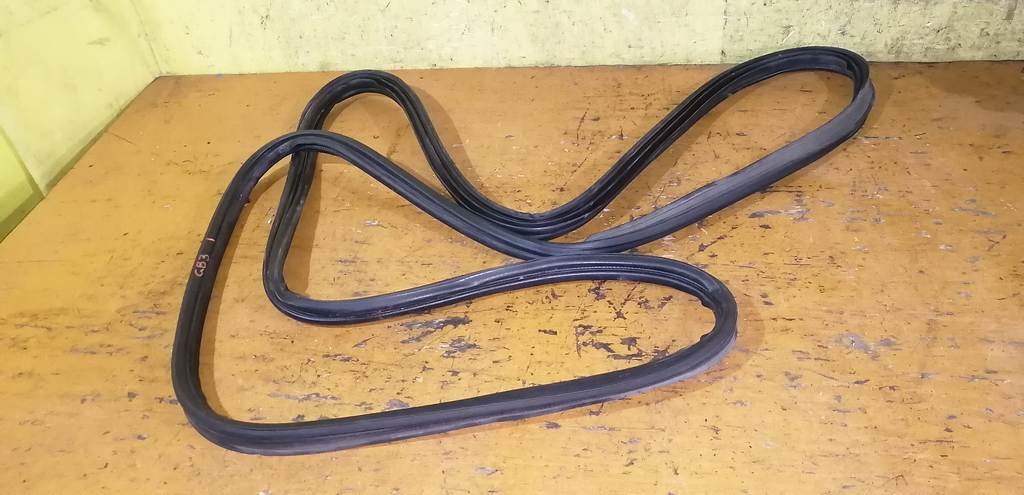 уплотнительная резинка багажника Honda Freed 0