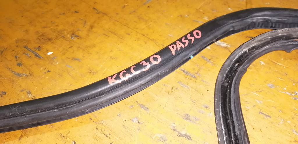 PASSO KGC30 УПЛОТНЕНИЕ 5-Й ДВЕРИ Toyota Passo 1